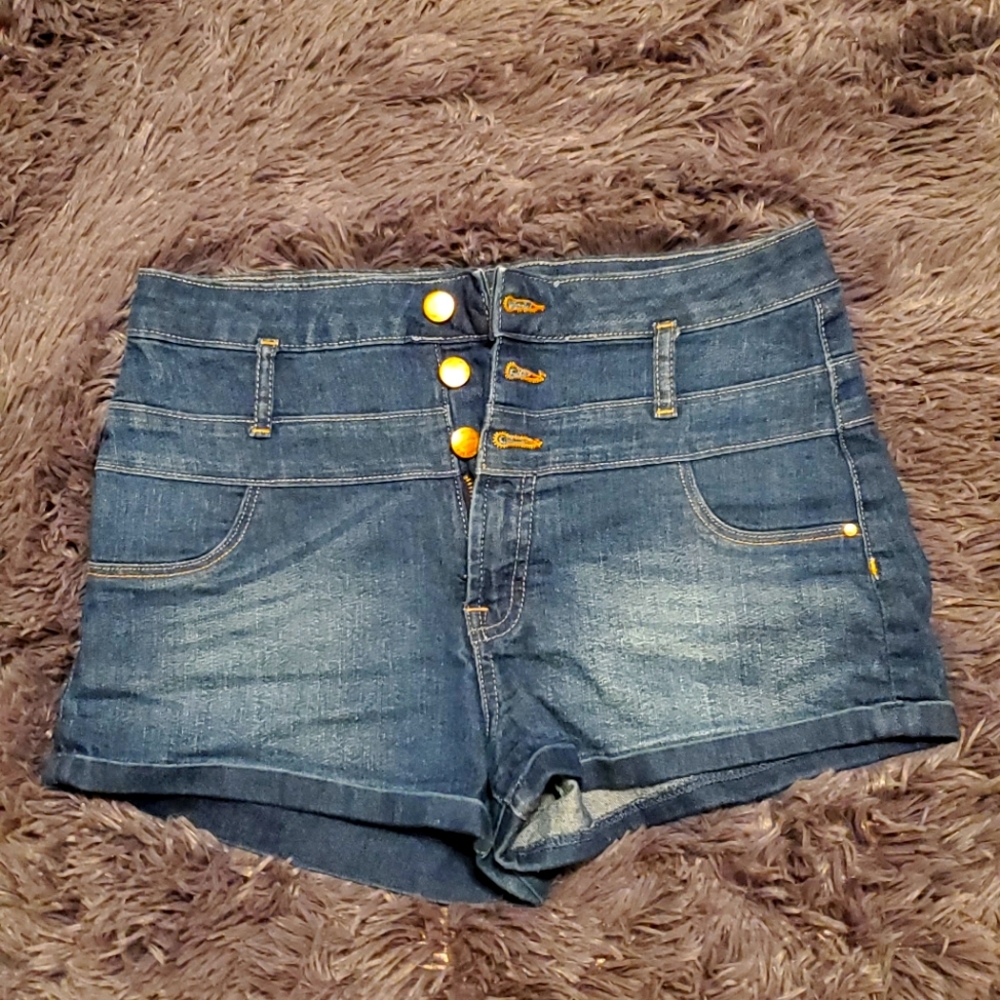 Cute denim shorts, size 4